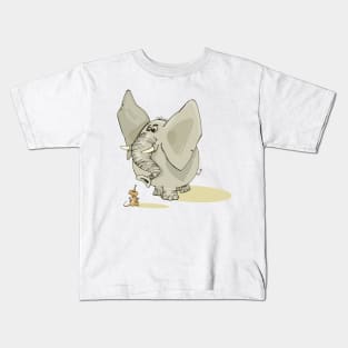 This giant elephant is afraid of a tiny mouse Kids T-Shirt